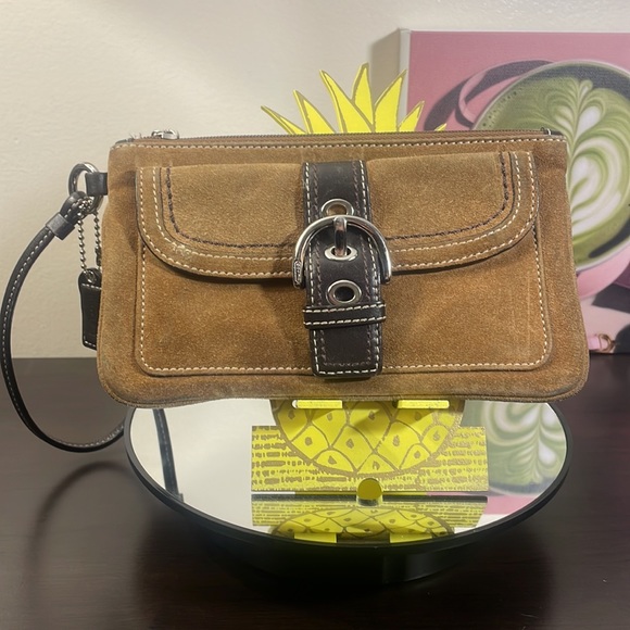 Coach Handbags - Coach Wristlet!